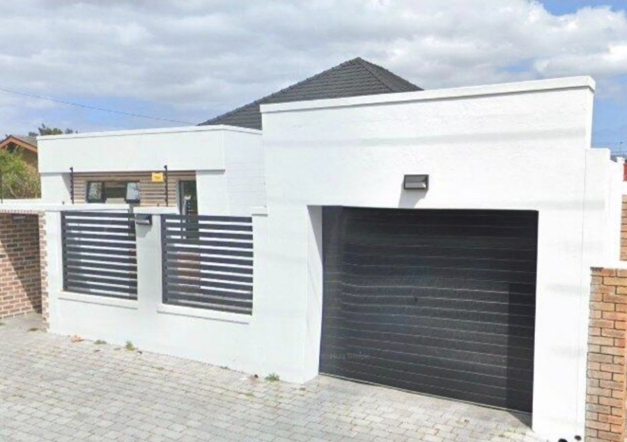 5 Bedroom Property for Sale in Lansdowne Western Cape